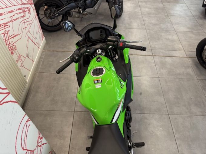 KAWASAKI NINJA 650 4