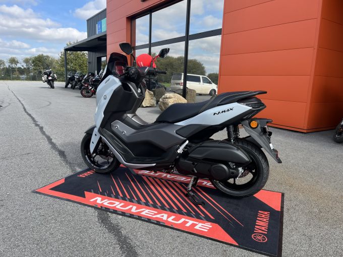 YAMAHA NMAX 125 4