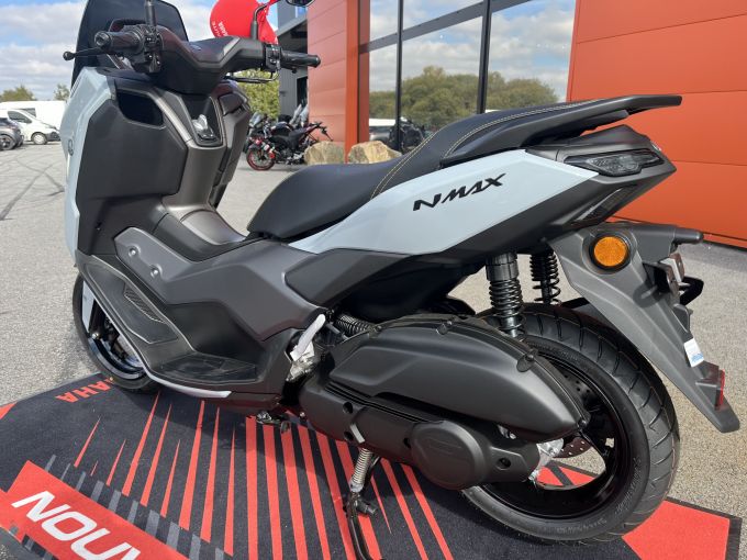 YAMAHA NMAX 125 4