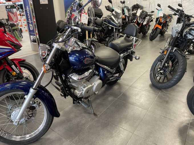 SUZUKI INTRUDER 125 4