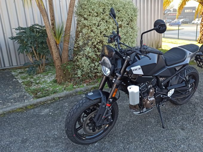 HUSQVARNA SVARTPILEN 801 4
