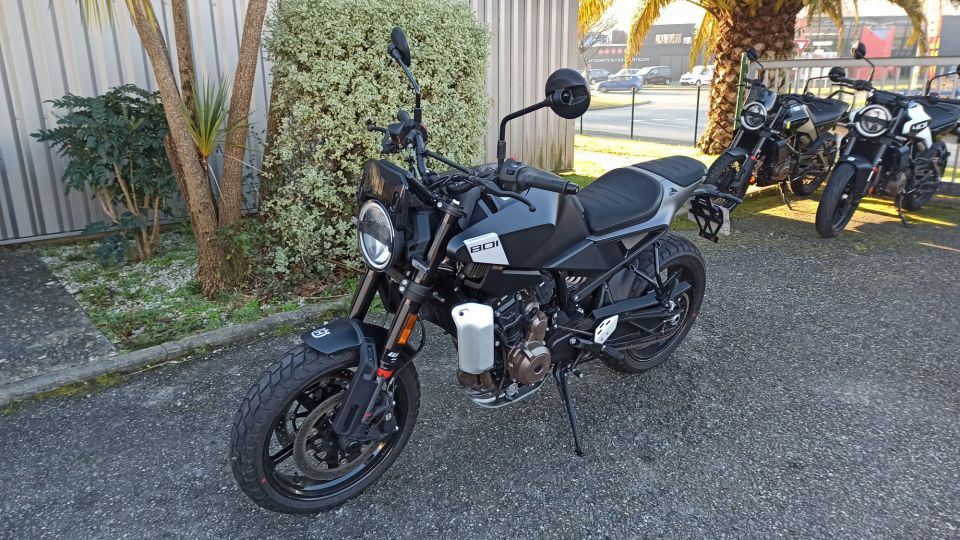 HUSQVARNA SVARTPILEN 801 4