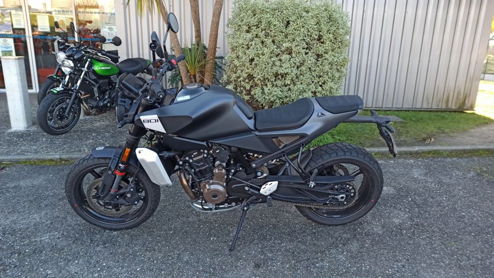 HUSQVARNA SVARTPILEN 801 4