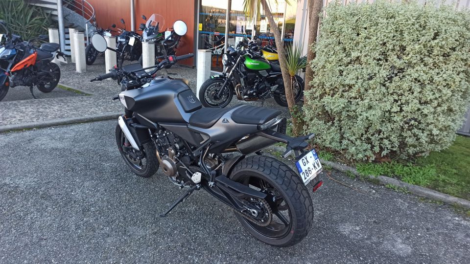 HUSQVARNA SVARTPILEN 801 4