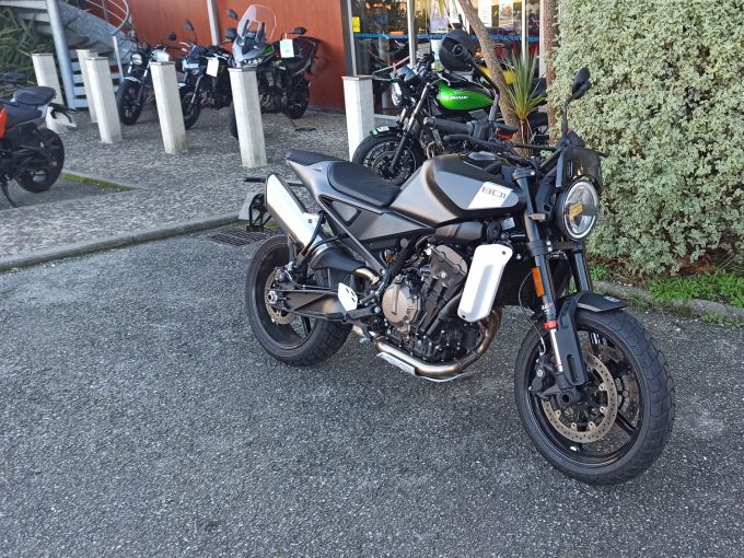 HUSQVARNA SVARTPILEN 801 4