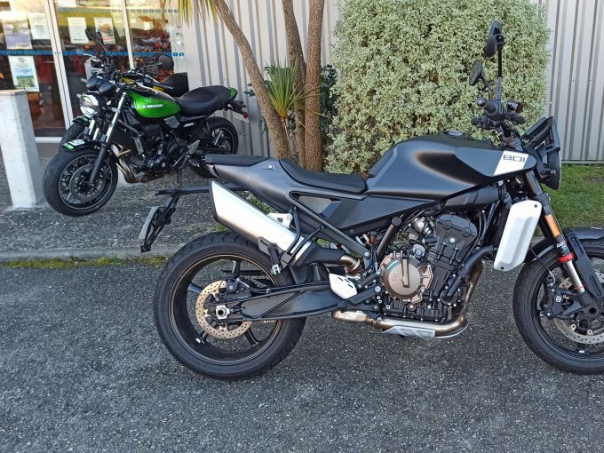 HUSQVARNA SVARTPILEN 801 4