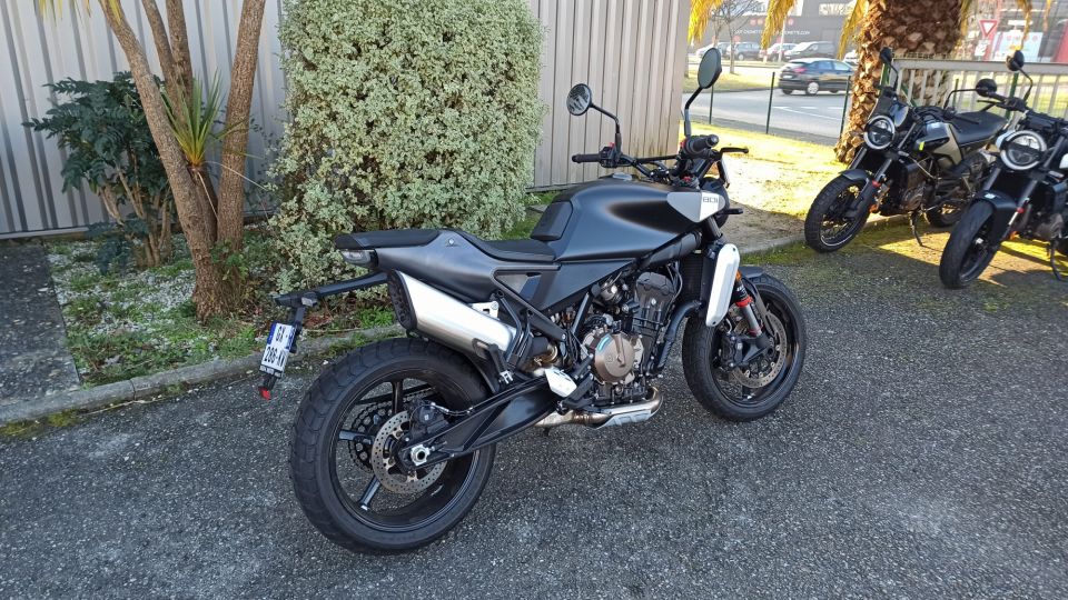 HUSQVARNA SVARTPILEN 801 4