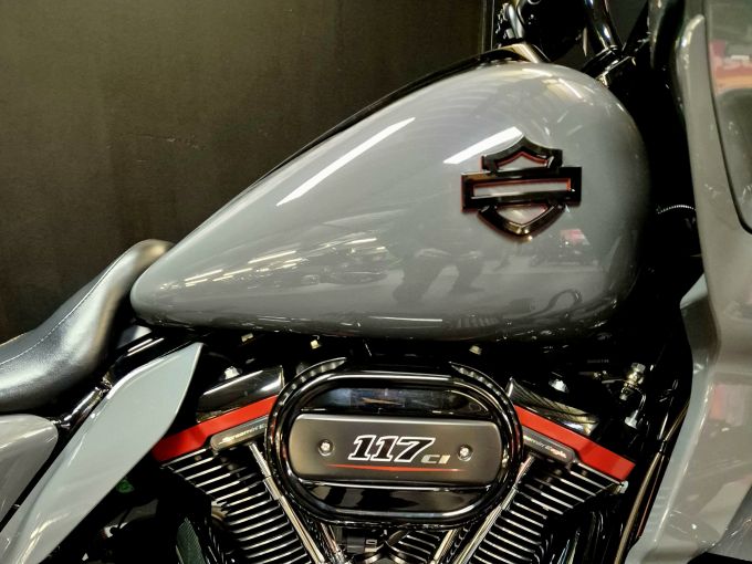 HARLEY-DAVIDSON TOURING ROAD GLIDE 1923 CVO 4