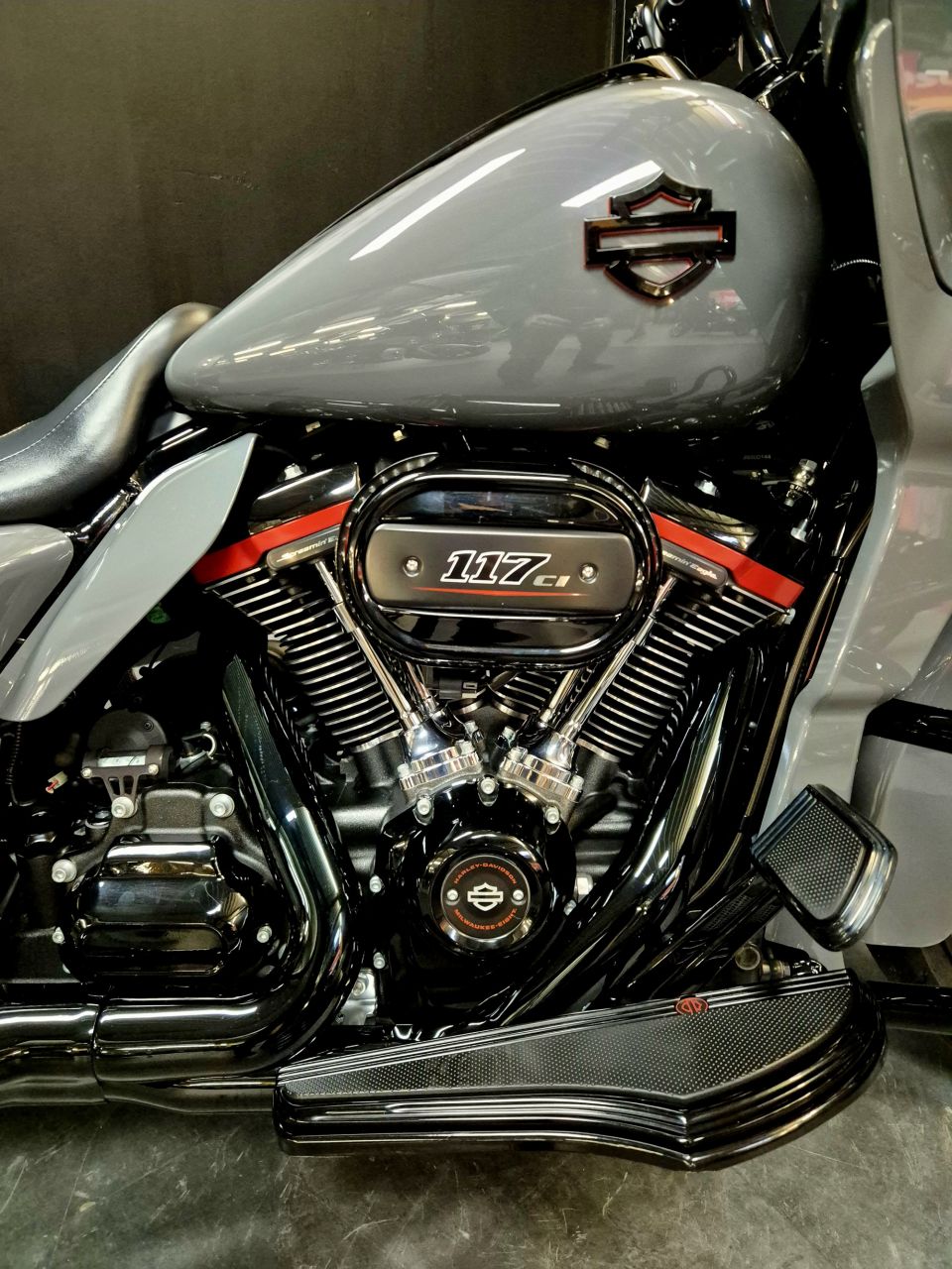 HARLEY-DAVIDSON TOURING ROAD GLIDE 1923 CVO 4