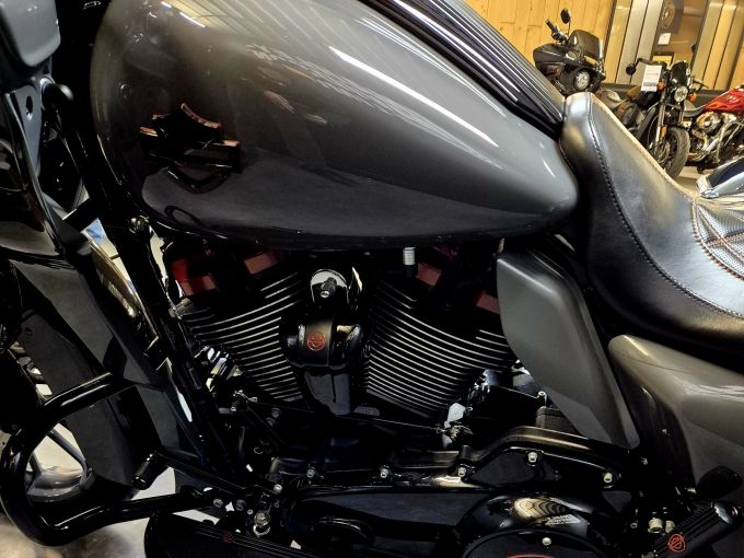 HARLEY-DAVIDSON TOURING ROAD GLIDE 1923 CVO 4