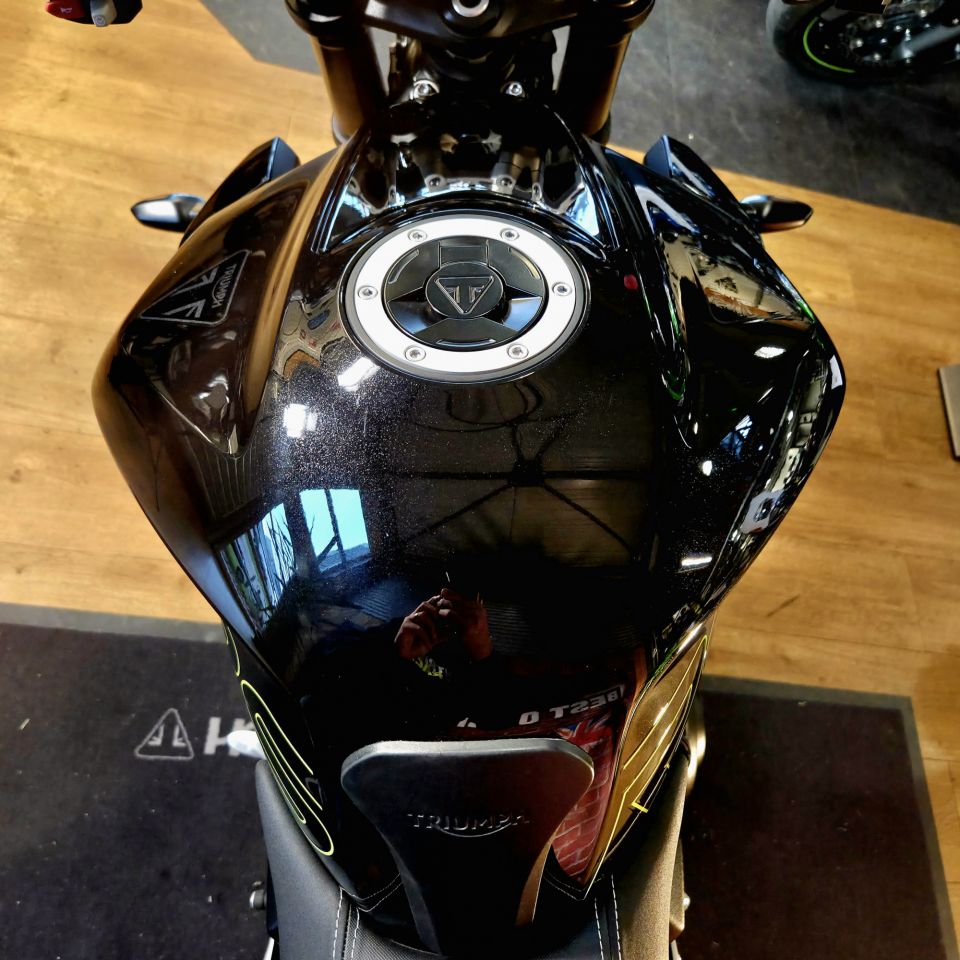 TRIUMPH STREET TRIPLE 765 RS 4