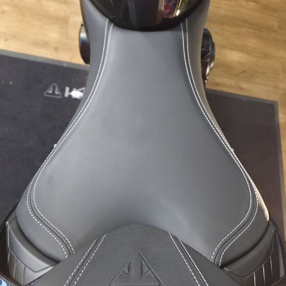 TRIUMPH STREET TRIPLE 765 RS 4