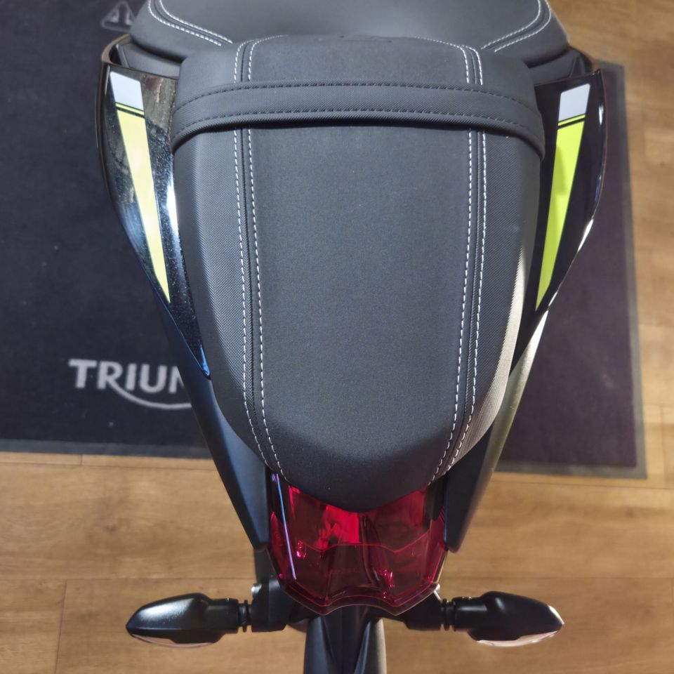 TRIUMPH STREET TRIPLE 765 RS 4