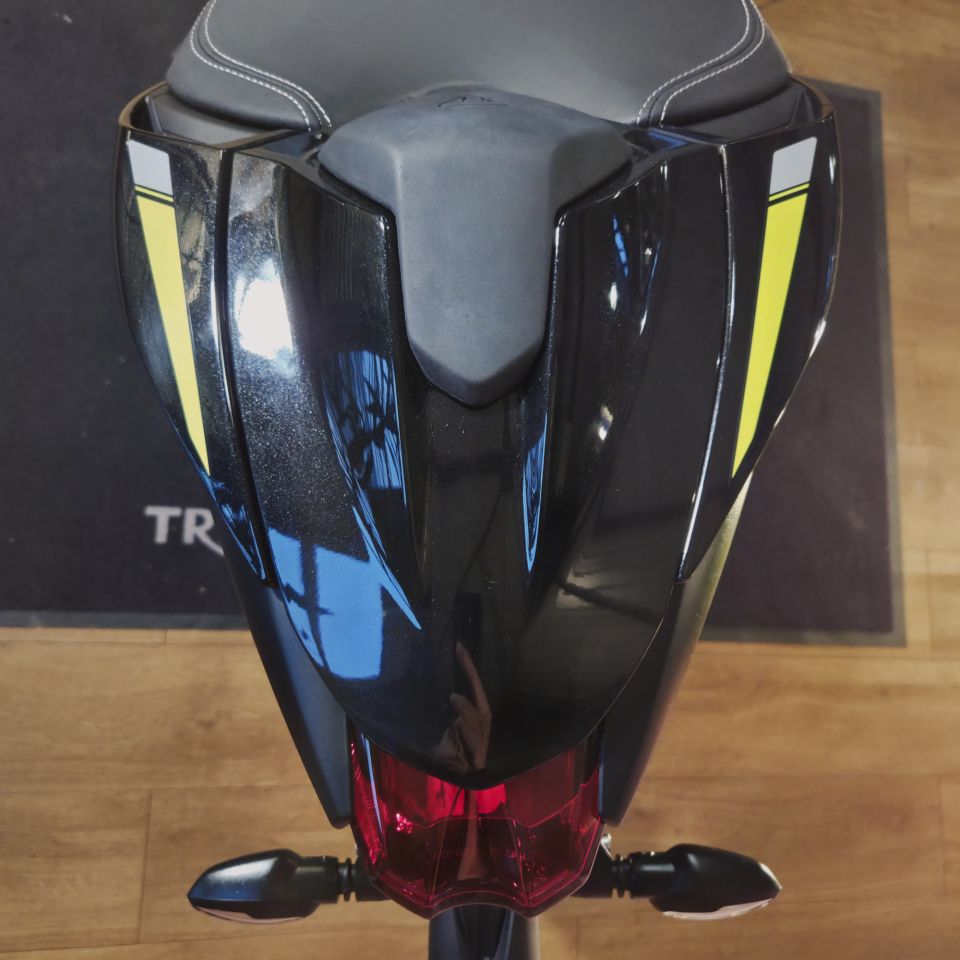 TRIUMPH STREET TRIPLE 765 RS 4