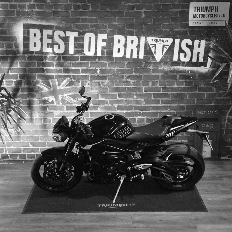 TRIUMPH STREET TRIPLE 765 RS 4