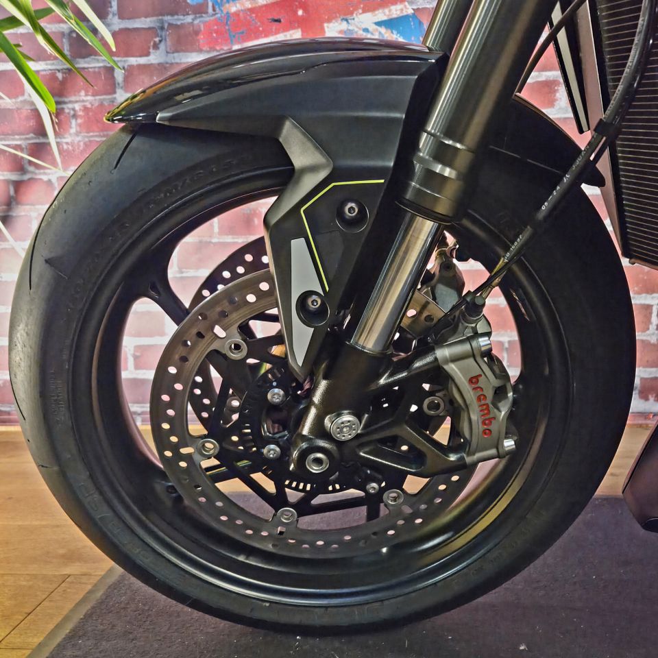 TRIUMPH STREET TRIPLE 765 RS 4