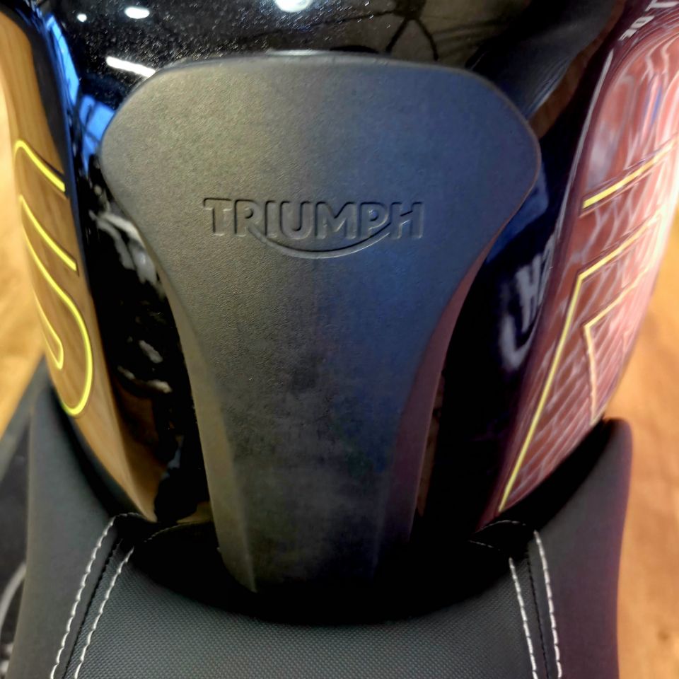 TRIUMPH STREET TRIPLE 765 RS 4