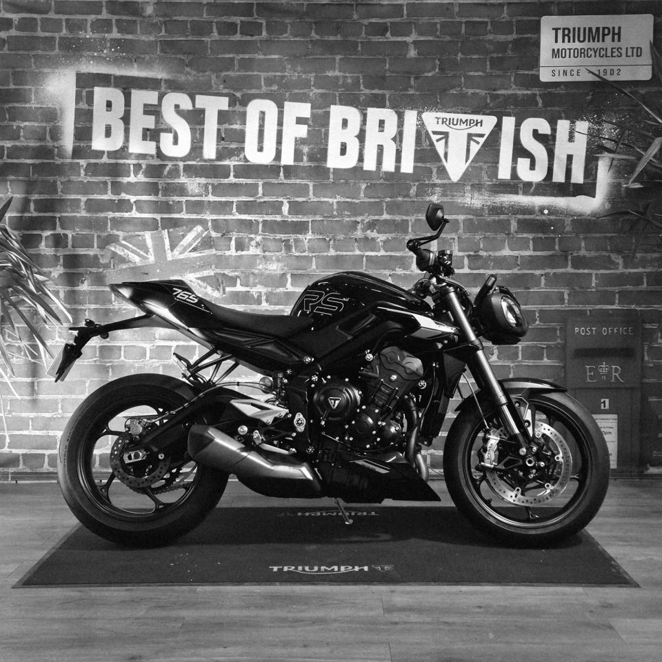 TRIUMPH STREET TRIPLE 765 RS 4