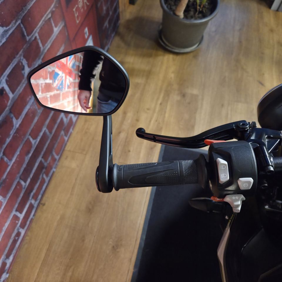 TRIUMPH STREET TRIPLE 765 RS 4