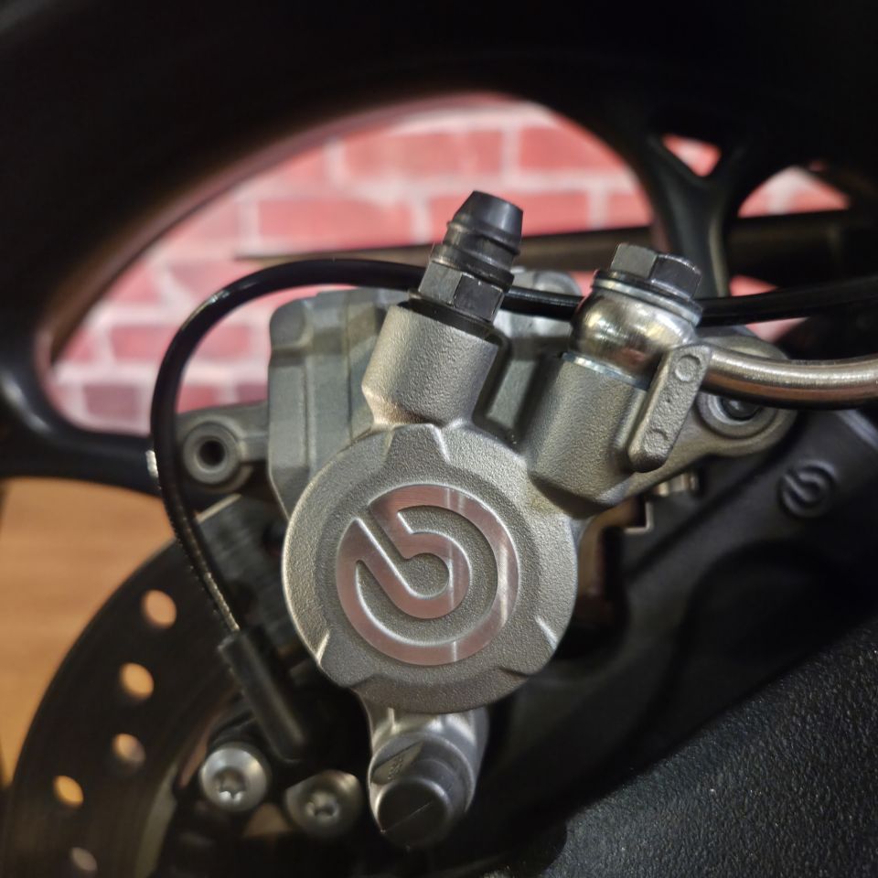 TRIUMPH STREET TRIPLE 765 RS 4