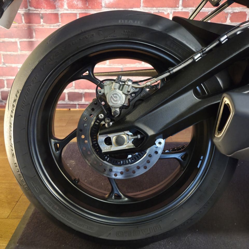 TRIUMPH STREET TRIPLE 765 RS 4