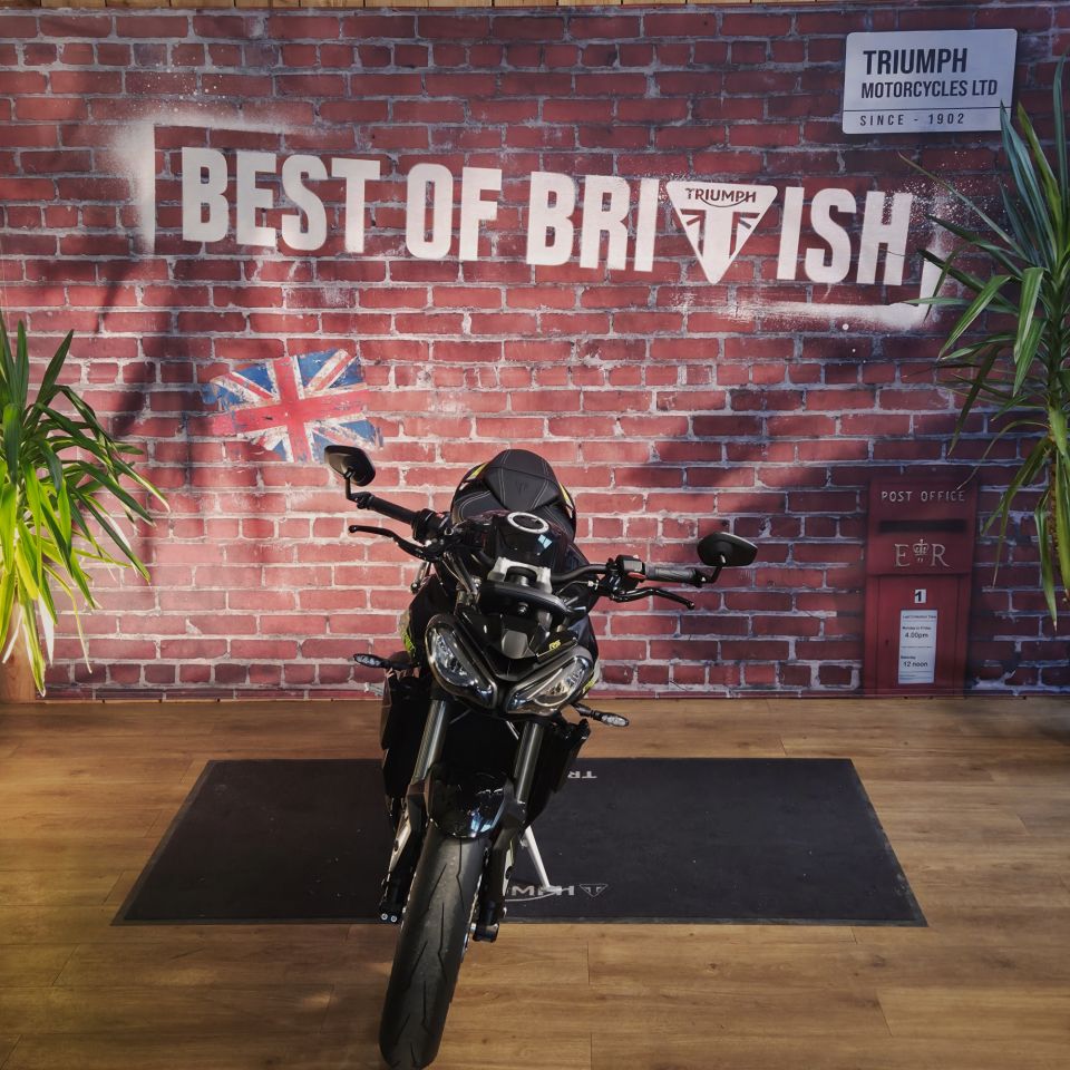 TRIUMPH STREET TRIPLE 765 RS 4