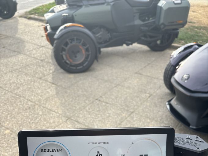CAN-AM SPYDER 4