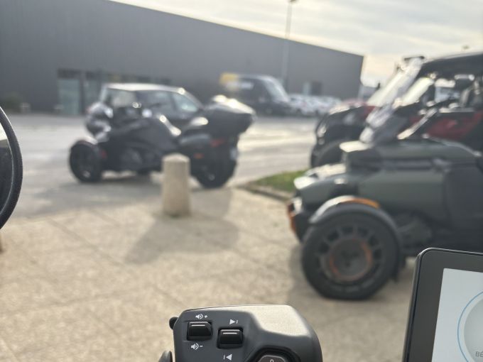 CAN-AM SPYDER 4