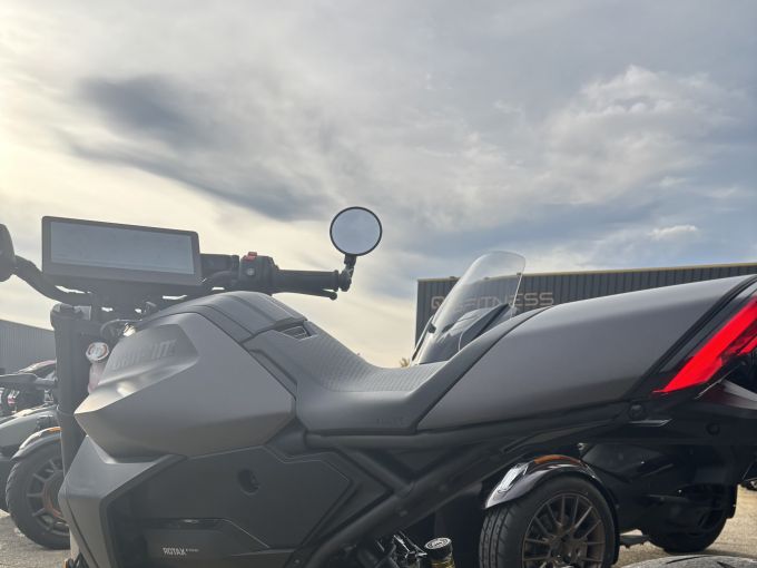 CAN-AM SPYDER 4