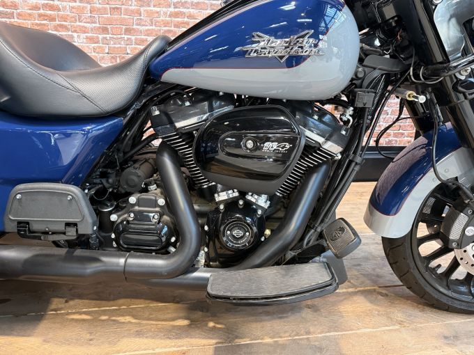 HARLEY-DAVIDSON TRIKE FREEWHEELER 1868 4