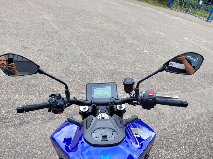 YAMAHA MT-09  Y-AMT 4