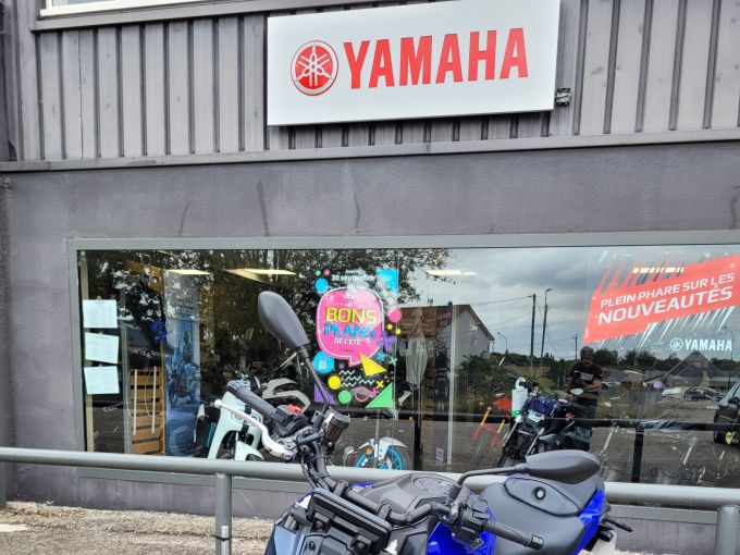 YAMAHA MT-09  Y-AMT 4