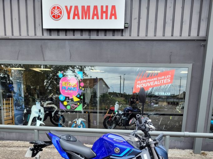 YAMAHA MT-09  Y-AMT 4