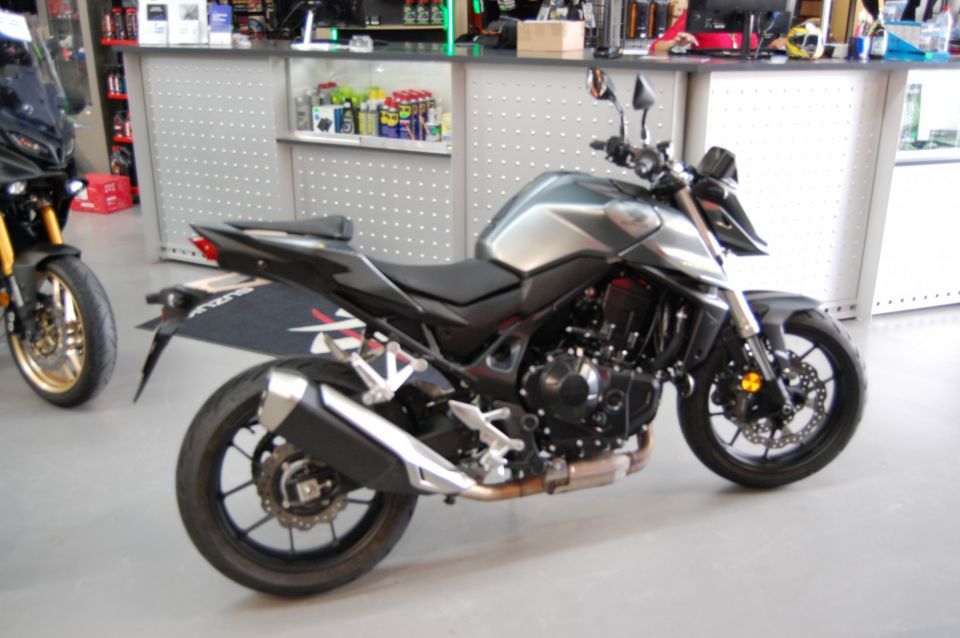 HONDA CB 750 HORNET 4