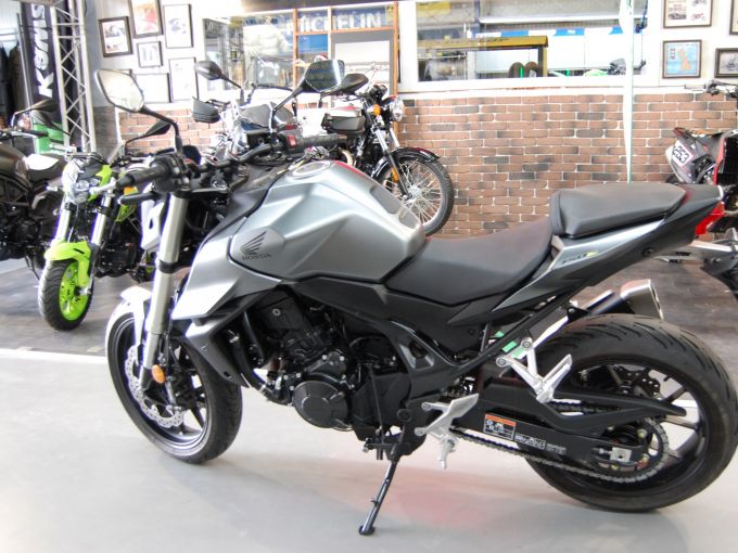 HONDA CB 750 HORNET 4