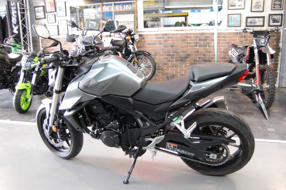 HONDA CB 750 HORNET 4