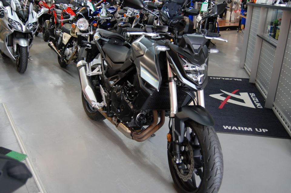 HONDA CB 750 HORNET 4