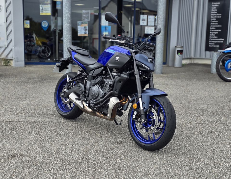 YAMAHA MT-07 Y-AMT 4