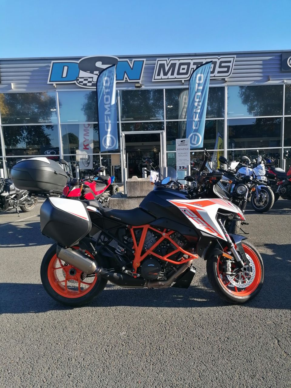 KTM 1290 SUPER DUKE GT 4