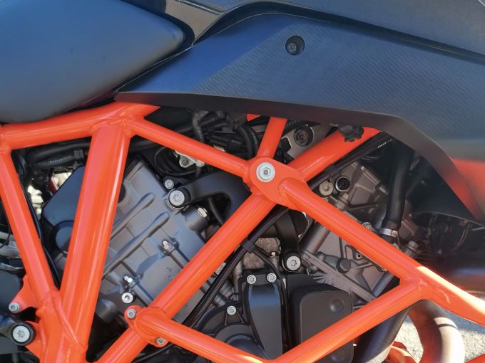KTM 1290 SUPER DUKE GT 4