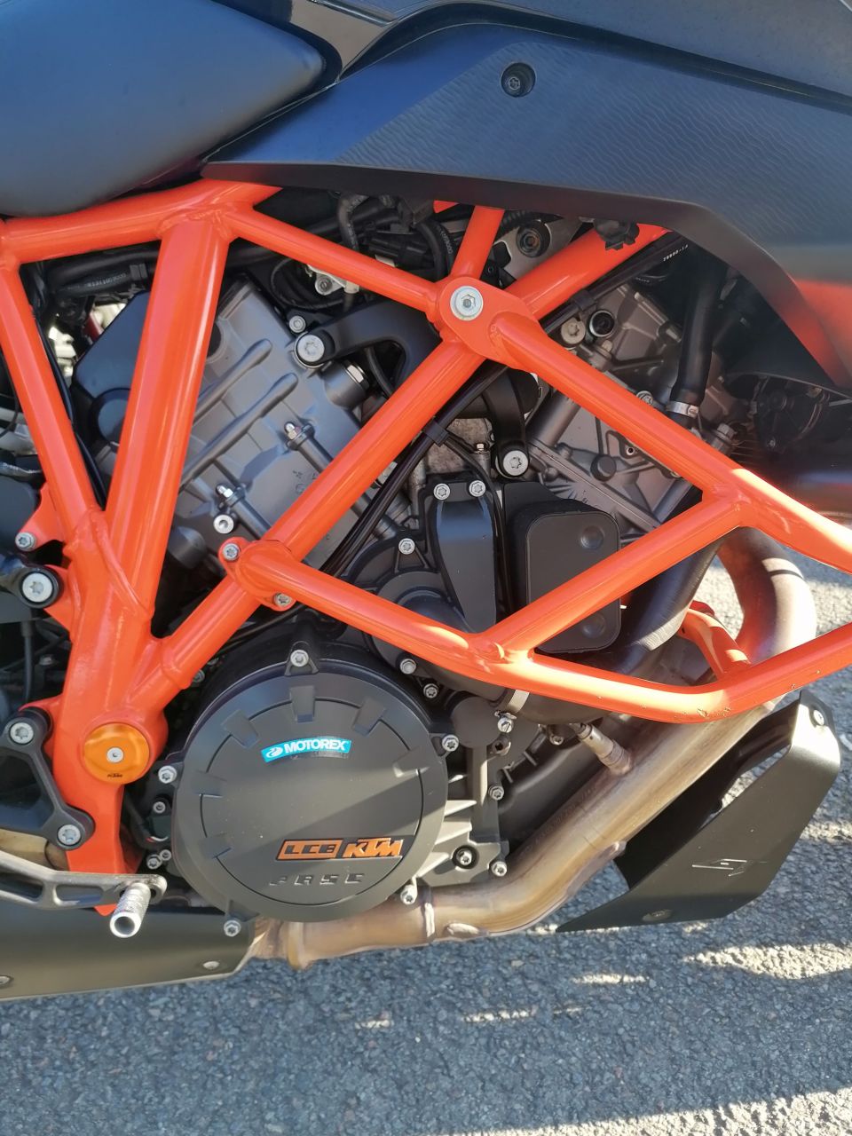 KTM 1290 SUPER DUKE GT 4