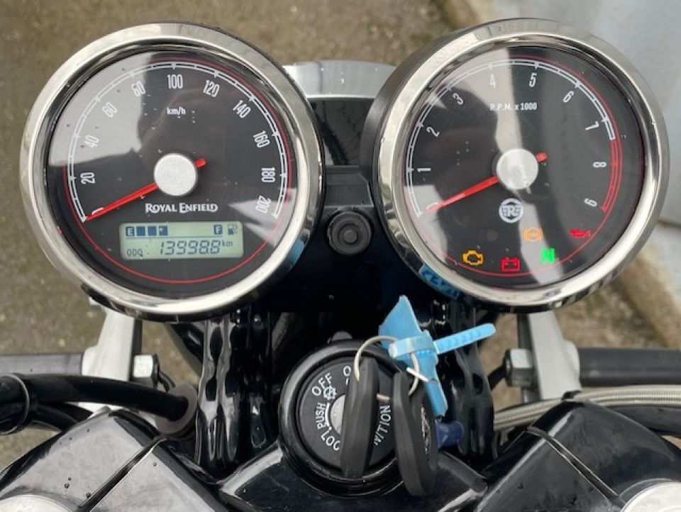 ROYAL ENFIELD INTERCEPTOR 4