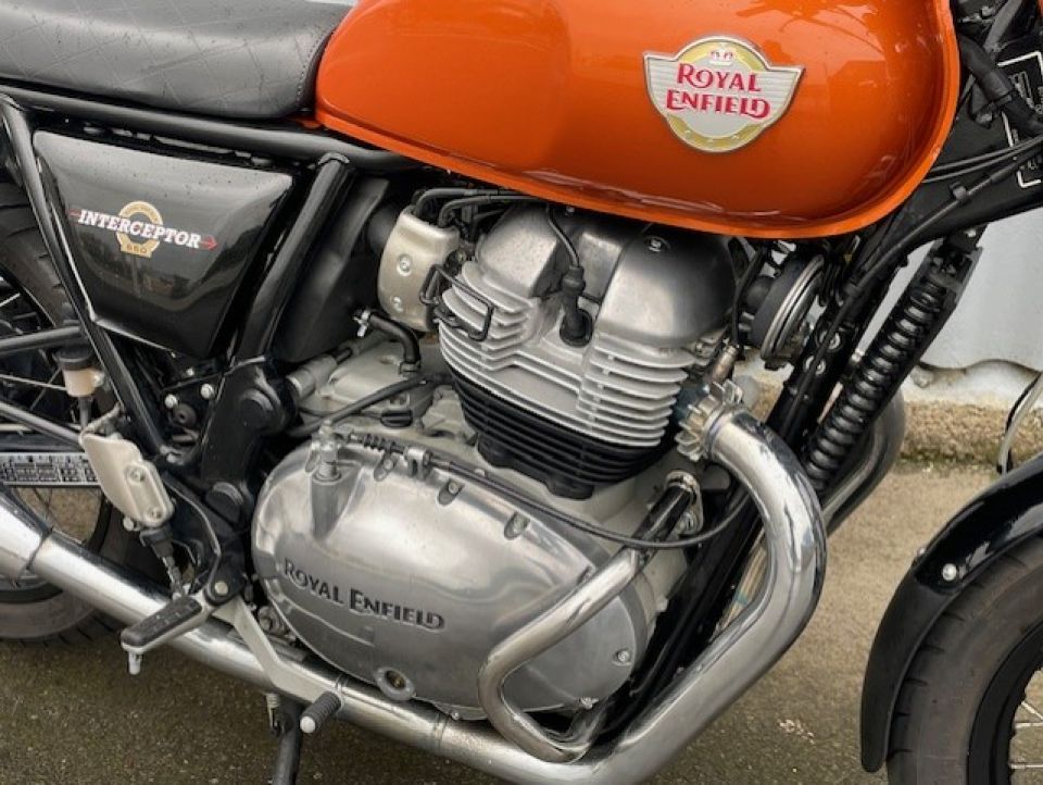 ROYAL ENFIELD INTERCEPTOR 4
