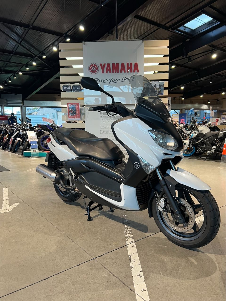 YAMAHA XMAX 125 4