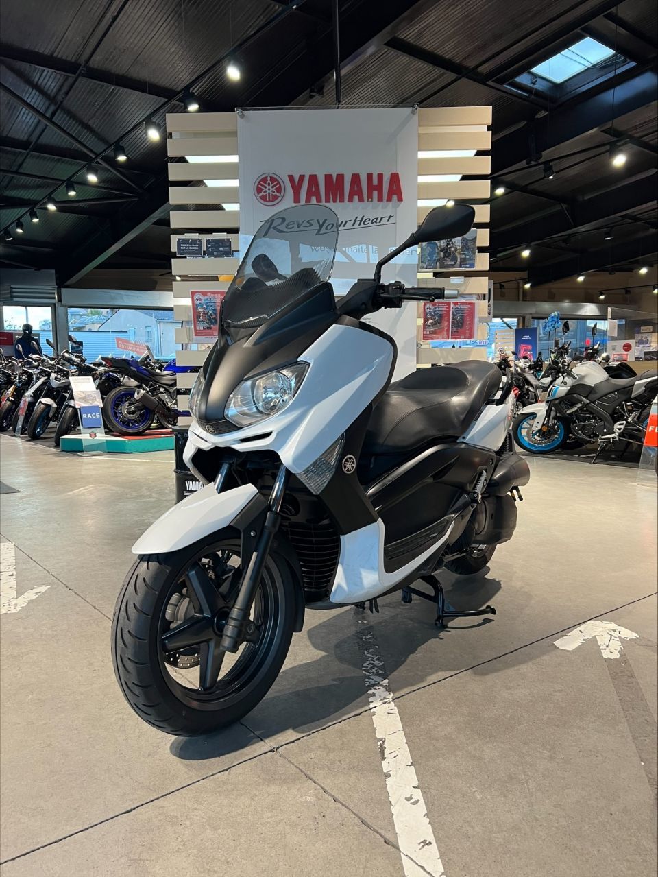YAMAHA XMAX 125 4