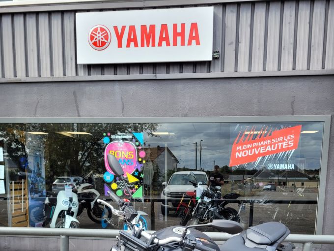 YAMAHA MT-07 Y-AMT 4