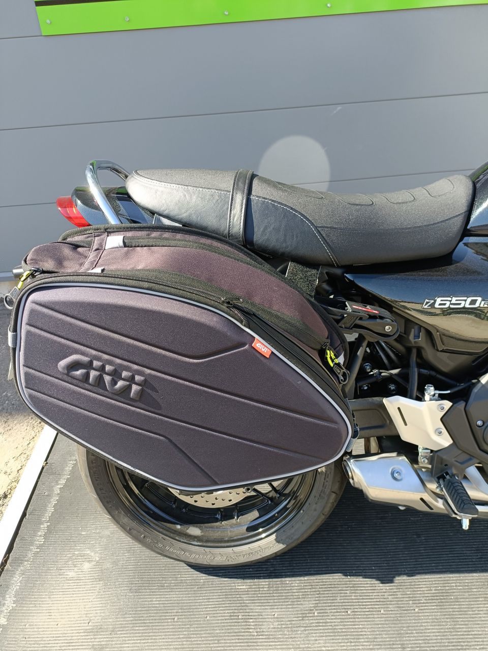 KAWASAKI Z650 RS 300 KMS VALISES SOUPLE +TETE DE FOUCHE 4