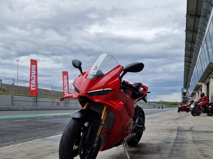 DUCATI PANIGALE 1103 V4 4