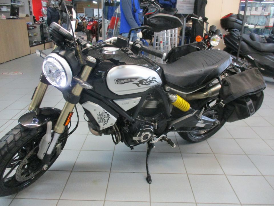DUCATI SCRAMBLER 1100 4