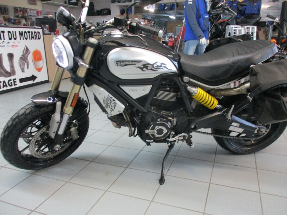 DUCATI SCRAMBLER 1100 4